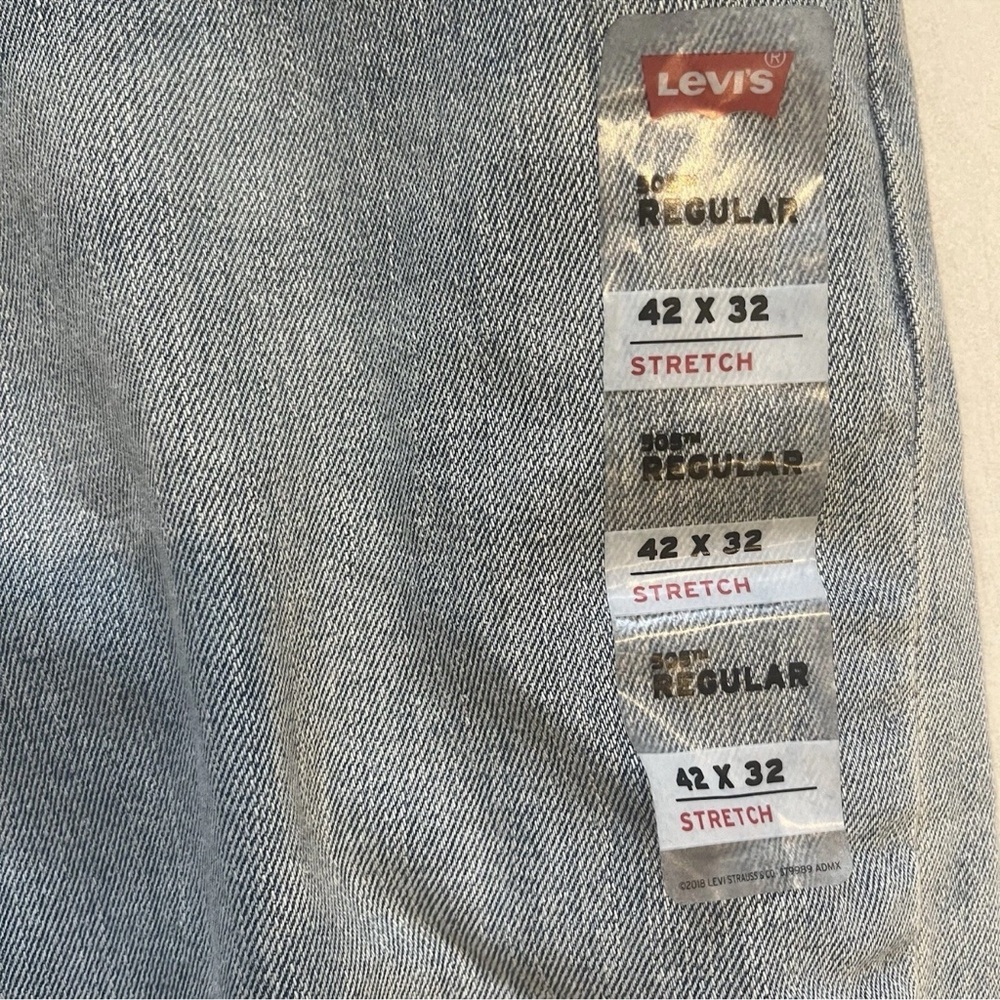 NWT Levi's 505 Men's 42x32 Regular Fit Straight Leg Jeans Light Wash Classic - Picture 3 of 11